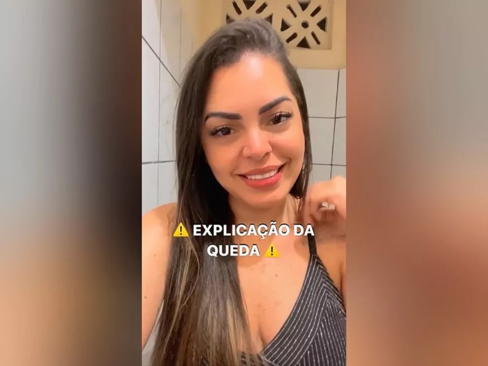 Vocalista de banda cearense cai do palco: “estou bem”