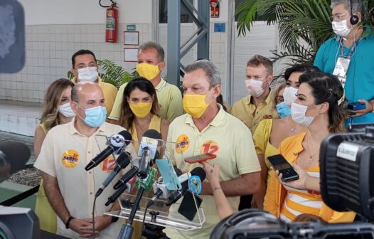 Sarto vota acompanhado pelo Prefeito de Fortaleza, Roberto Cláudio