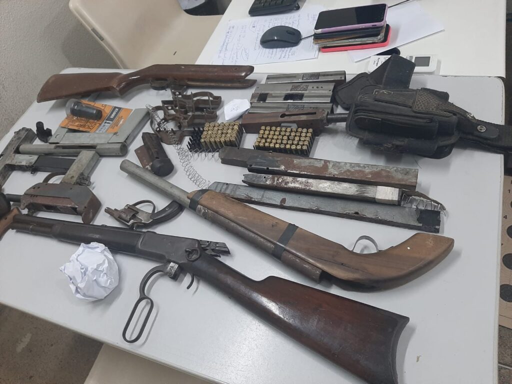 Armas de fogo artesanais são apreendidas em Caucaia