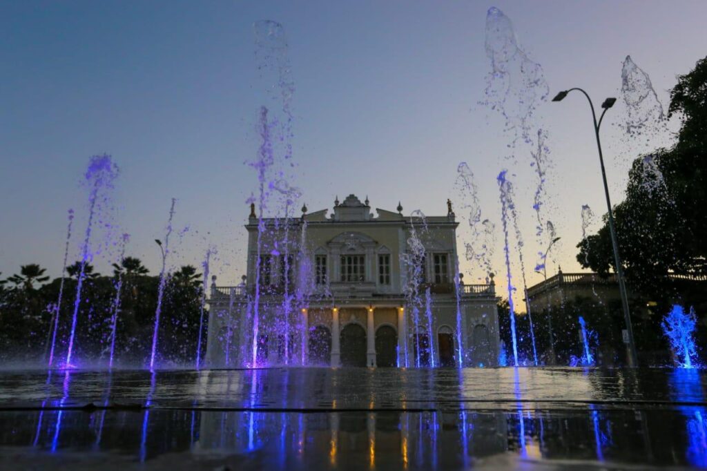 Prefeitura de Fortaleza entrega praça José de Alencar revitalizada