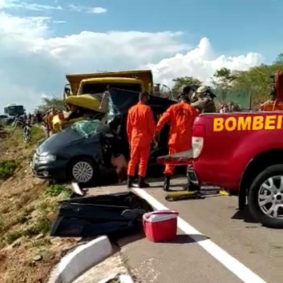 Acidente de trânsito deixa um casal e duas crianças mortos no Ceará