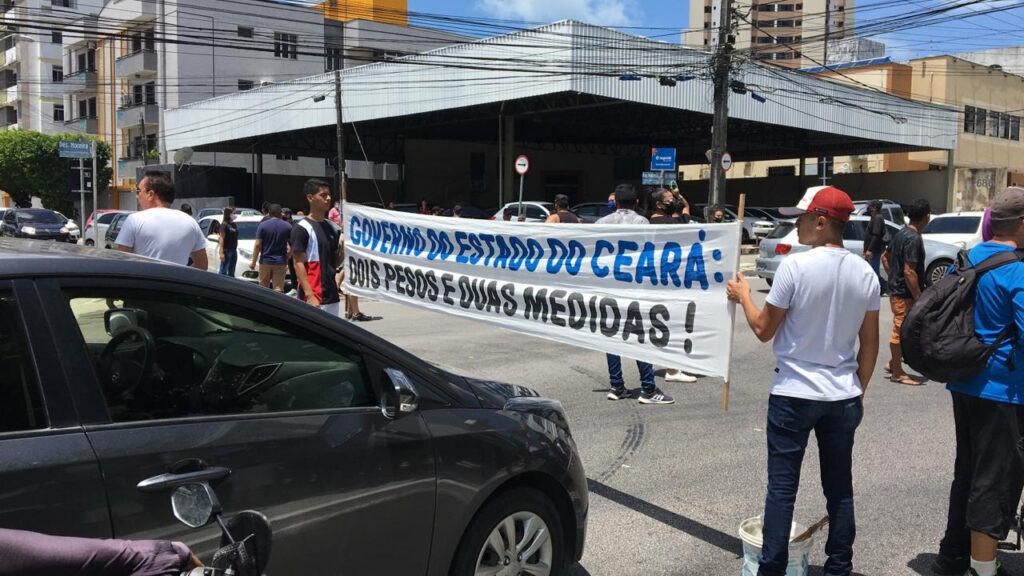 Trabalhadores do setor de alimentação fora do lar marcam novo protesto para sábado (6)