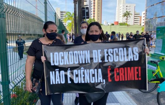 Manifestantes classificam decreto estadual como “lockdown nas escolas” em Fortaleza