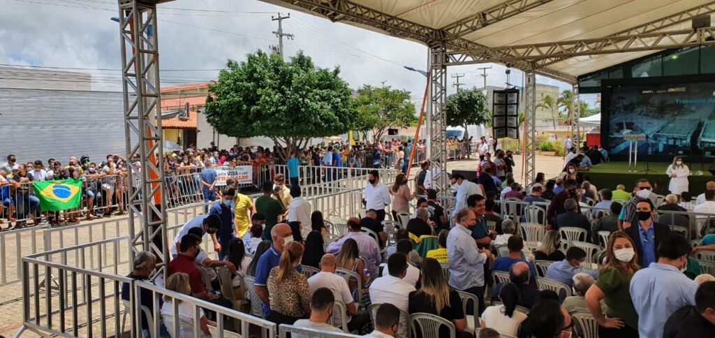 População de Tianguá promove aglomeração à espera de Bolsonaro