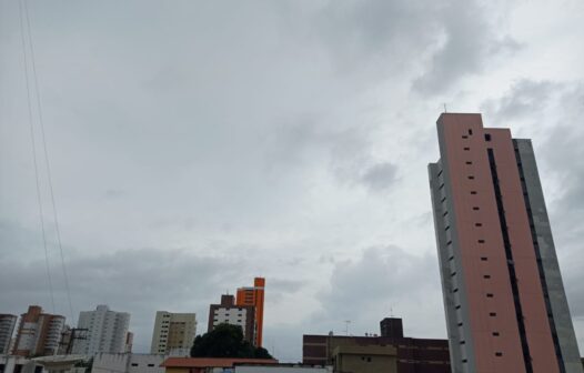 Fortaleza e outros 20 municípios cearenses registram chuvas neste domingo (7)