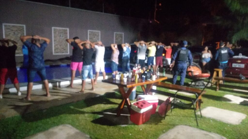 Polícia Militar encerrou festas clandestinas em Fortaleza e Pacatuba no sábado (13)