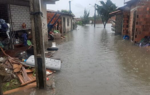 Maior chuva de 2021 provoca alagamentos em Fortaleza e Região Metropolitana. Confira imagens: