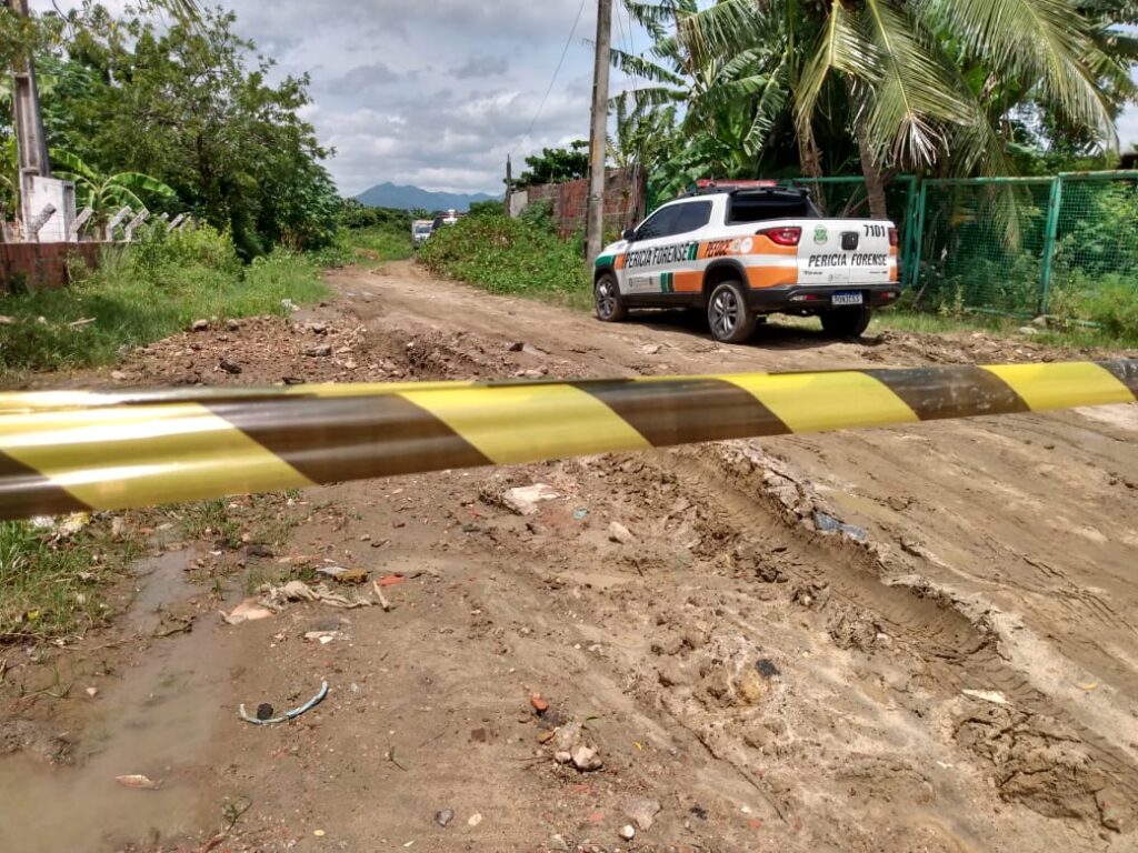 Duas mulheres são encontradas mortas na Caucaia; uma delas namorava líder de facção morto