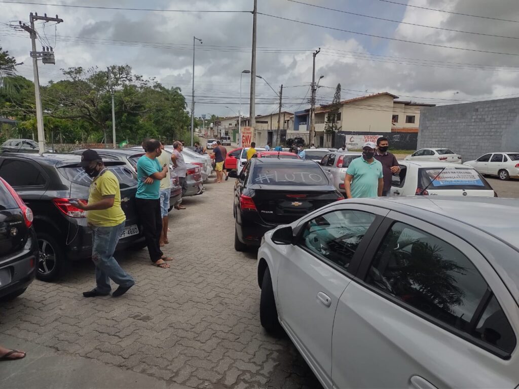 Após fim de semana de violência, motoristas de aplicativo realizam protesto na Paupina, em Fortaleza