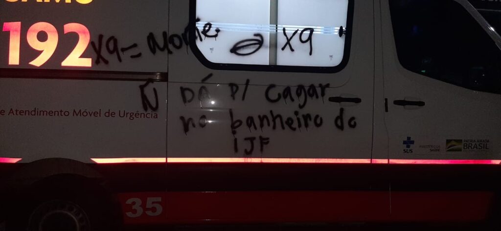 Socorristas do SAMU são assaltados e ambulâncias são pichadas com ameaças em Fortaleza