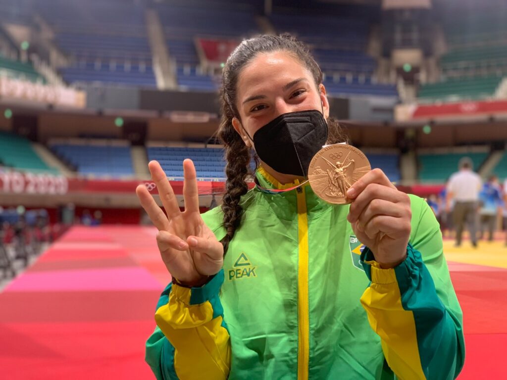 Mayra Aguiar conquista bronze e se torna 1ª judoca do Brasil com três medalhas olímpicas