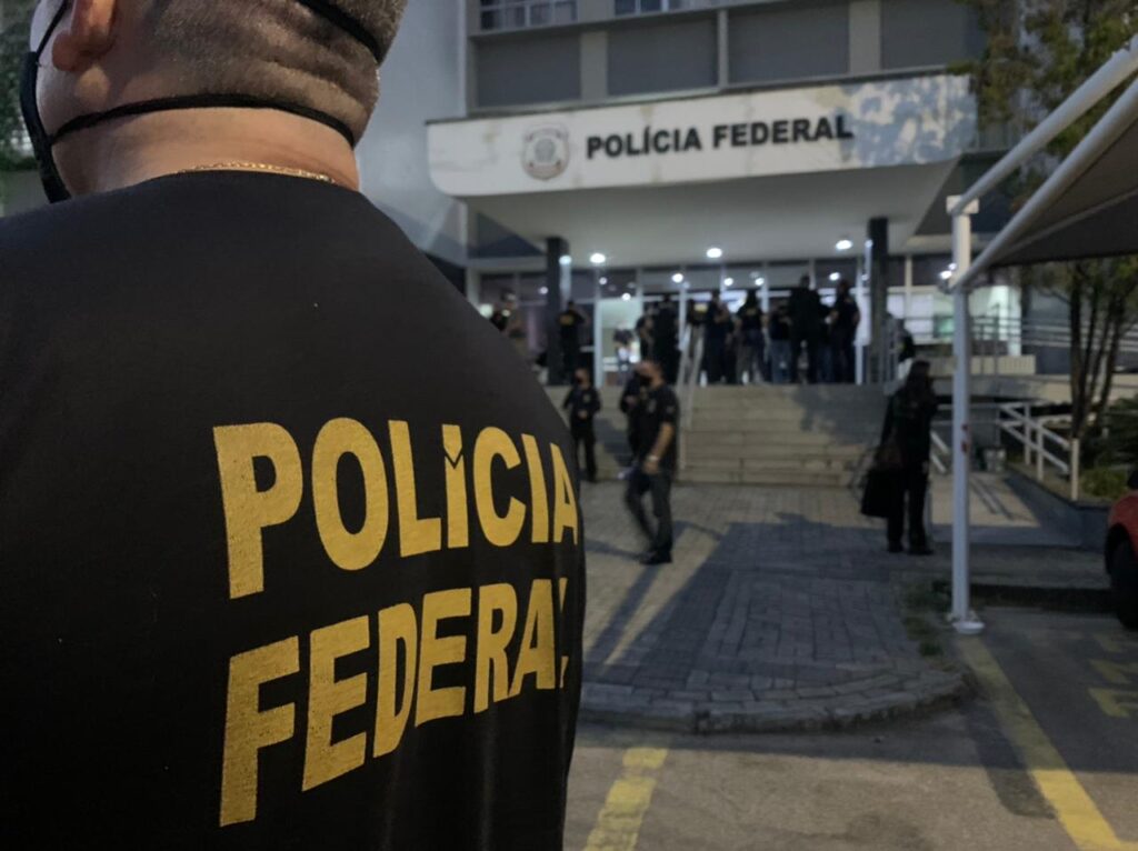 Empresários, políticos e servidores são alvos de operação da Polícia Federal no interior do Ceará