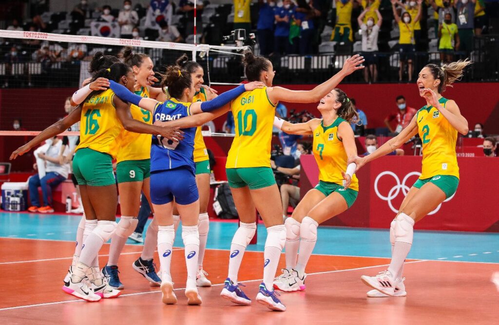 Olimpíada: Brasil bate Coreia do Sul e pega EUA na final do vôlei feminino