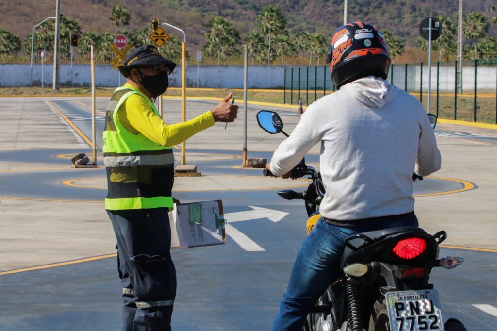 Detran alerta para mensagens falsas sobre programa CNH Popular