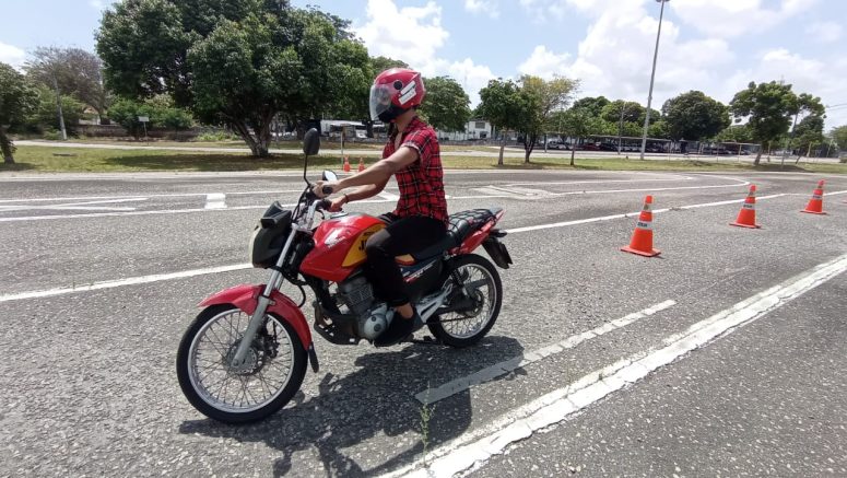 CNH Popular: Detran credencia autoescolas para curso de formação de condutores