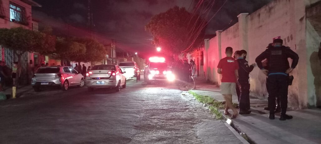 Homem é socorrido gravemente ferido após ataque de pitbull em Fortaleza