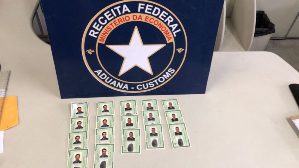 Carteiras de Identidade falsas em encomenda postal são interceptadas pela Receita Federal