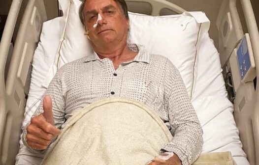 No hospital, Bolsonaro diz que poderá passar por cirurgia