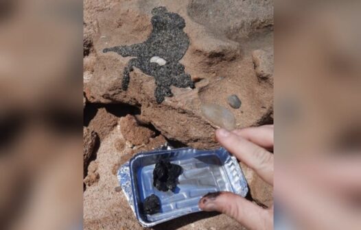 Pesquisadores analisam manchas de óleo que apareceram em praias do Ceará