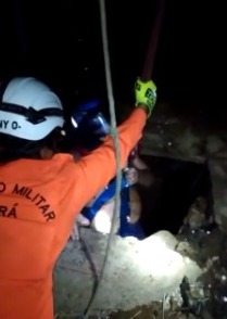 Idoso é resgatado após cair em cacimbão de 25 metros de profundidade, no Ceará