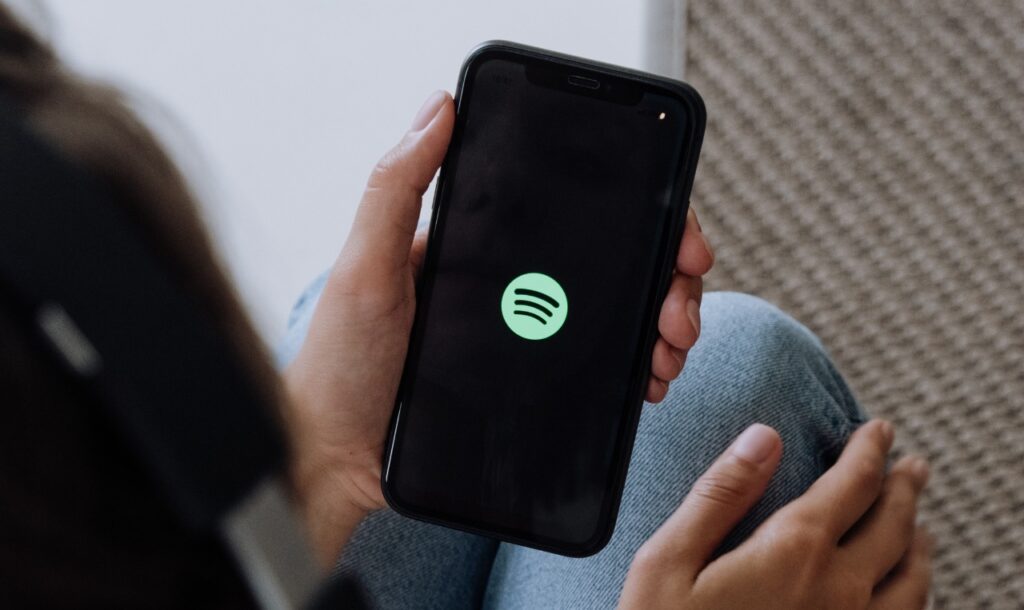 Spotify fica fora do ar nesta terça-feira (8)