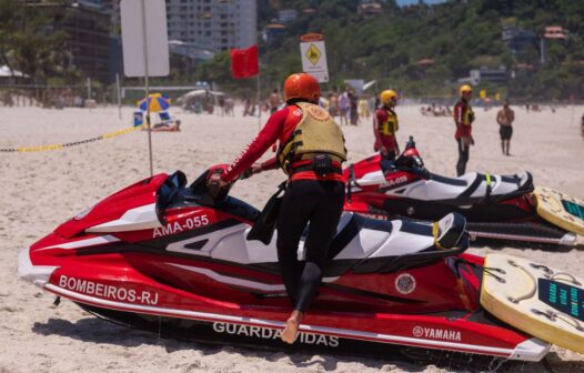 Bombeiros fazem mais de 600 resgates em praias do RJ no fim de semana