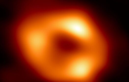 Astrônomos divulgam primeiras imagens de buraco negro da Via Láctea