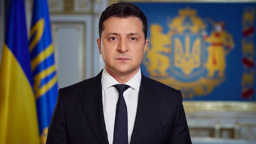 Zelensky quer aliança pela paz e apela por exclusão do espaço aéreo