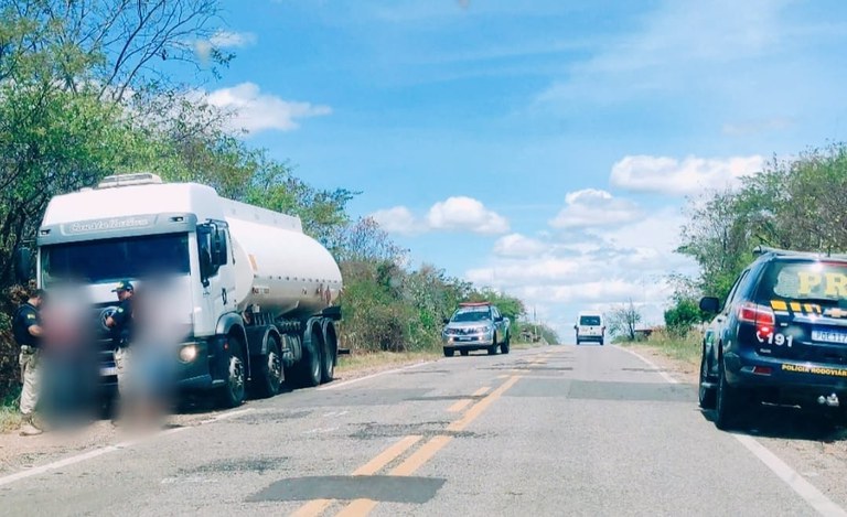 25 mil litros de combustível com nota fiscal adulterada são apreendidos em Icó, no interior do Ceará