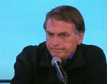 Acho que devo ir. Vou ser fuzilado, afirma Bolsonaro sobre presença em debate no domingo (28)