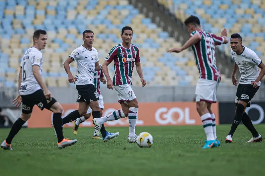 Assista ao jogo Corinthians x Fluminense hoje (15) pela Copa do Brasil