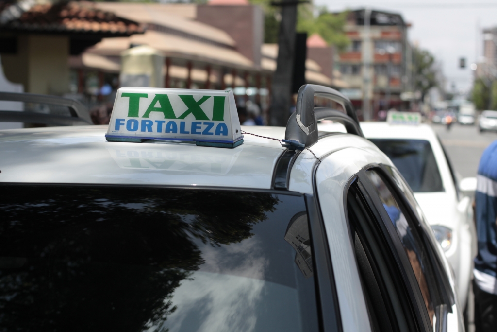 Auxílio Taxista: valor começa a ser pago nesta terça-feria (16) com parcela em dobro