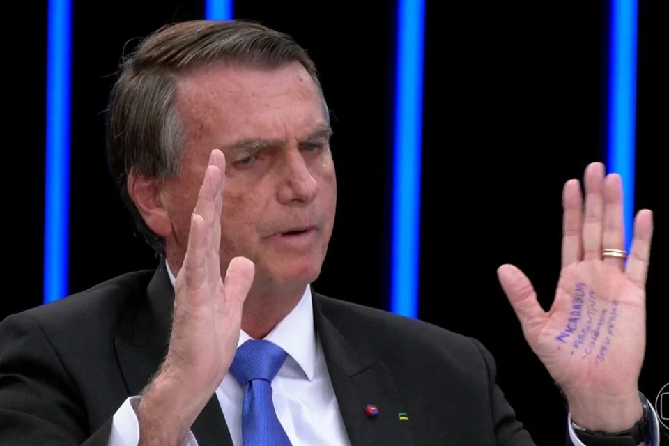 Bolsonaro diz que não xingou ministros, mas os chamou de “canalhas”