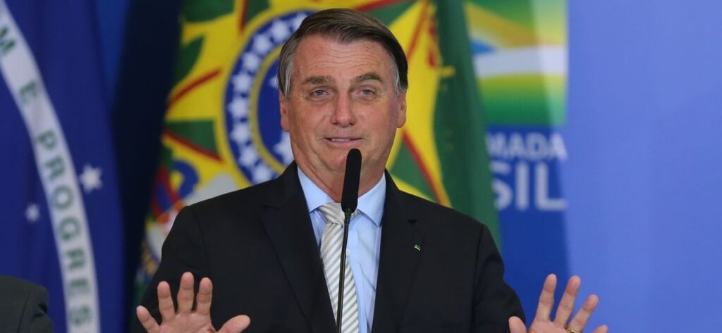 Bolsonaro registra candidatura à presidência no TSE