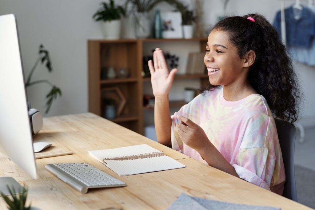 Férias: Atividades online estimulam a criatividade das crianças em casa