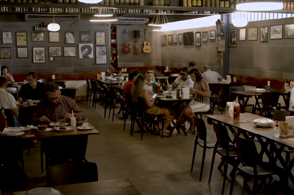 Restaurante Cantinho do Frango doa alimentos ao programa Mesa Brasil Sesc