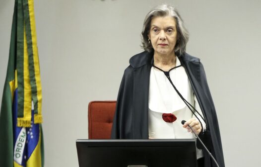 Cármen Lúcia toma posse como ministra efetiva do TSE