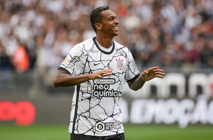 Ceará anuncia a contratação do atacante Jô, que estava no Corinthians