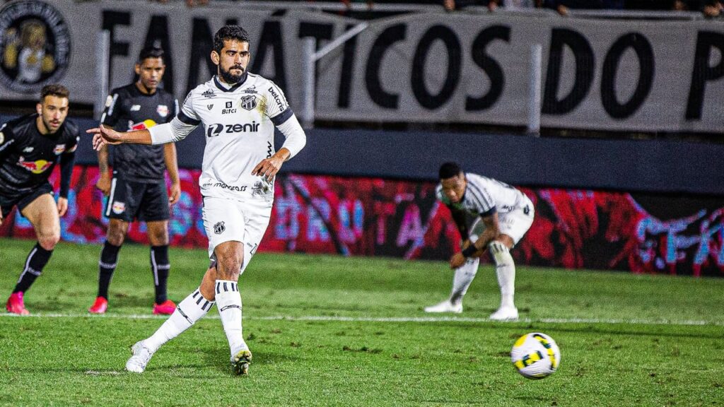 Ceará sofre gol nos acréscimos e fica no empate com o Bragantino