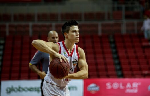 Davi Rossetto renova contrato com o Fortaleza/Basquete Cearense