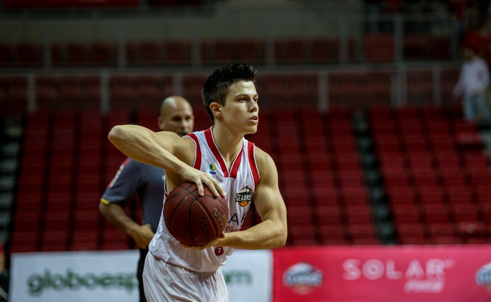 Davi Rossetto renova contrato com o Fortaleza/Basquete Cearense