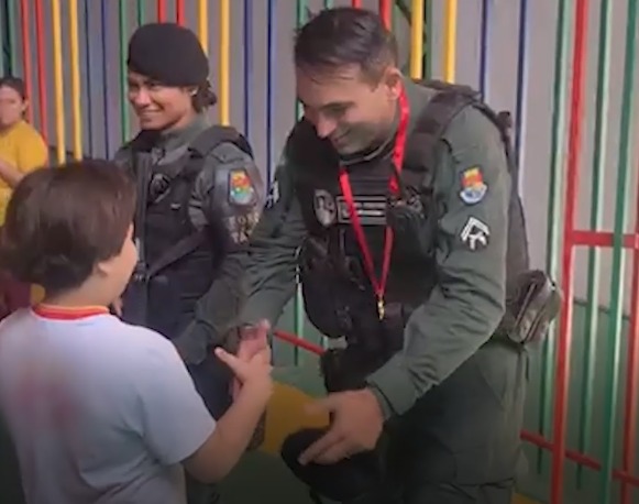 Dia do Soldado: Policias Militares recebem homenagem em escola do Bom Jardim