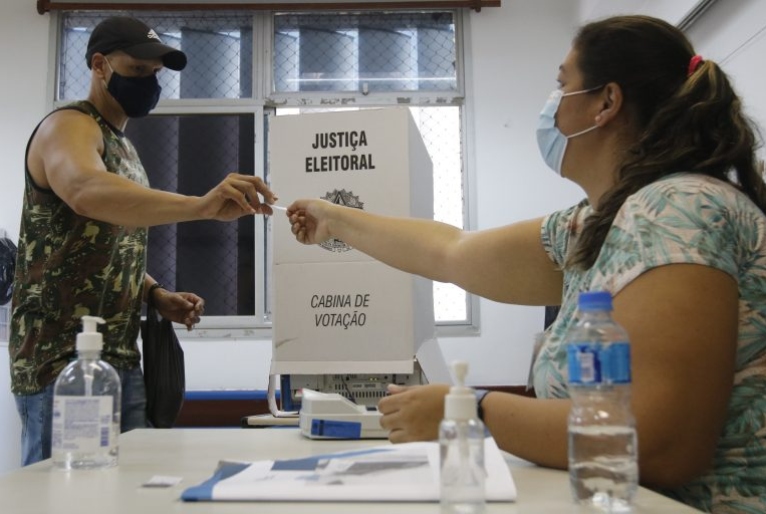 Pedidos de voto em trânsito crescem 278%, diz TSE