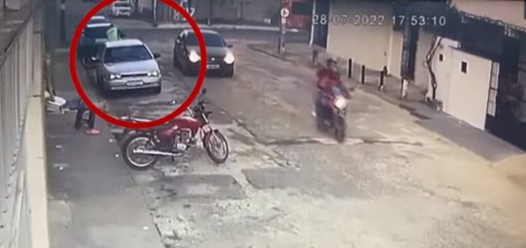 Entregador tem moto furtada quando chegava para entregar pedido em Fortaleza