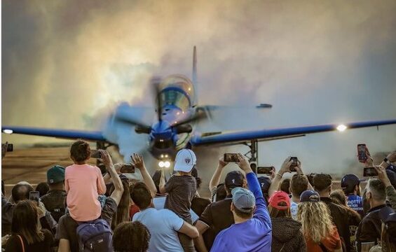 Esquadrilha da Fumaça faz show aéreo em Fortaleza neste sábado (27)