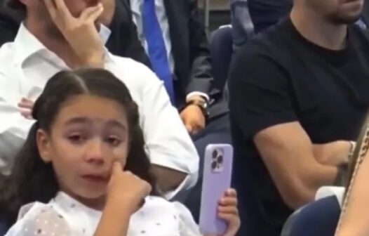 Filha do volante Casemiro chora na despedida do pai no Real Madrid