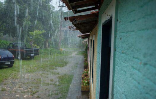 Fortaleza amanhece sob chuva nesta quarta-feira (3)