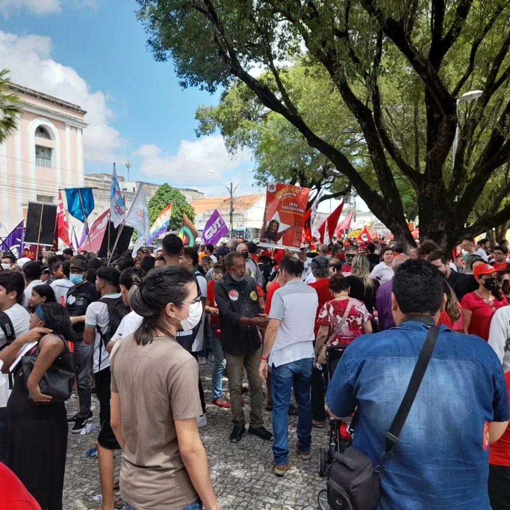 Fortaleza tem ato em defesa da democracia realizado nesta quinta-feira (11)