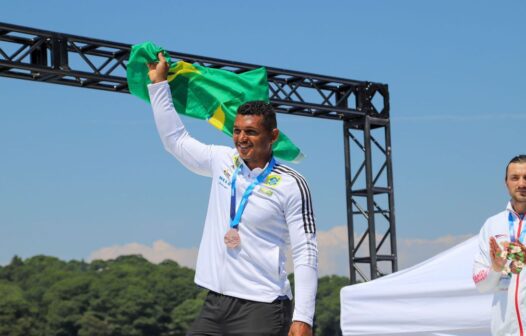 Isaquias Queiroz é campeão mundial no C1 500 metros no Canadá