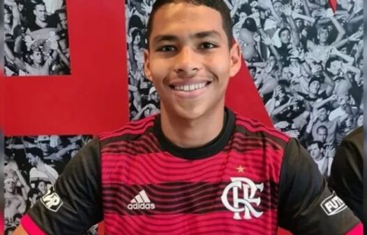 Jovem de Barbalha assina contrato profissional com o Flamengo